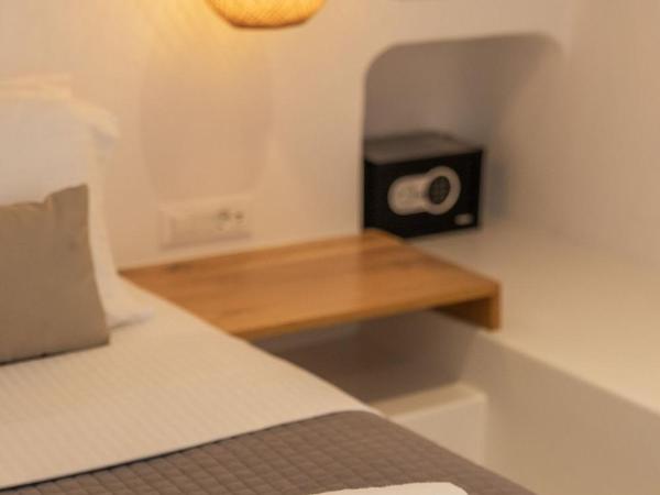 Sunset Hill Suites : photo 5 de la chambre executive suite with sea and pool view and hot tub