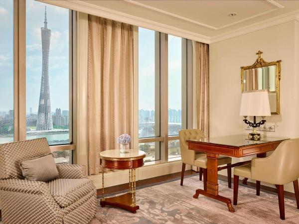 The Ritz-Carlton, Guangzhou : photo 3 de la chambre canton tower river view twin room