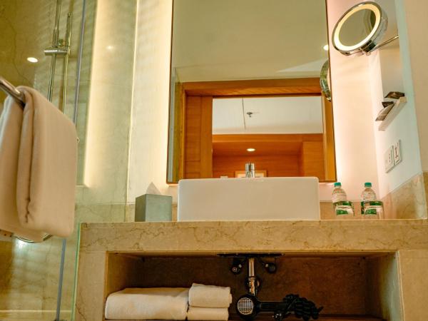 Courtyard by Marriott Gurugram Downtown : photo 4 de la chambre chambre lit king-size deluxe 