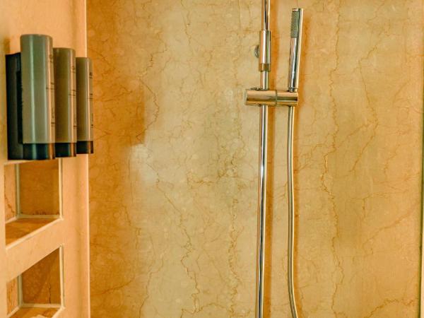 Courtyard by Marriott Gurugram Downtown : photo 1 de la chambre chambre lit king-size deluxe 