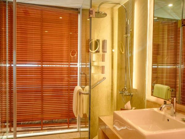Courtyard by Marriott Gurugram Downtown : photo 6 de la chambre premier twin room – 2 pieces pressing, 15% discount on food and beverages, early check-in, wi-fi