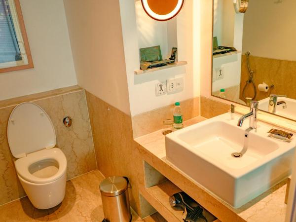 Courtyard by Marriott Gurugram Downtown : photo 9 de la chambre chambre lit king-size deluxe 