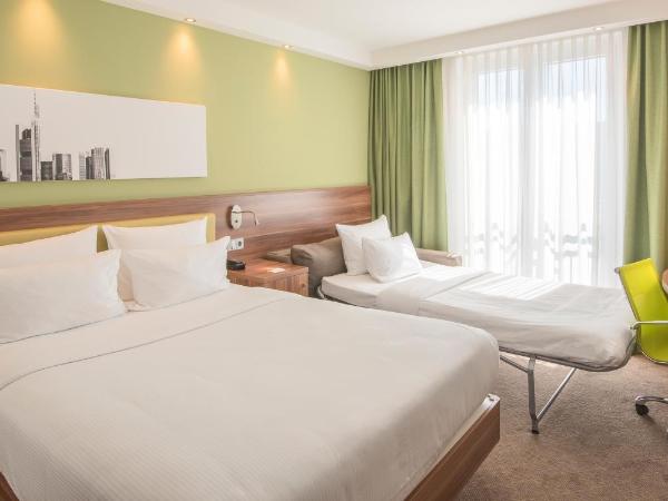 Hampton By Hilton Hamburg City Centre : photo 5 de la chambre chambre familiale avec lit queen-size