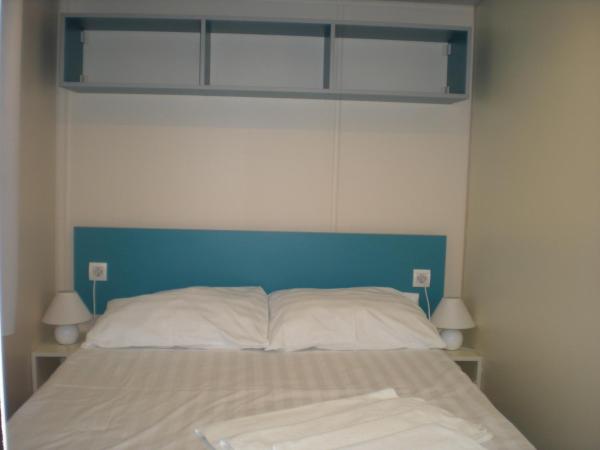 Naturist Mobile Homes Eden in FKK Ulika : photo 5 de la chambre studio avec patio et vue sur la mer