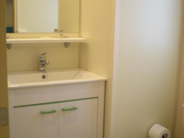 Naturist Mobile Homes Eden in FKK Ulika : photo 7 de la chambre studio avec patio et vue sur la mer