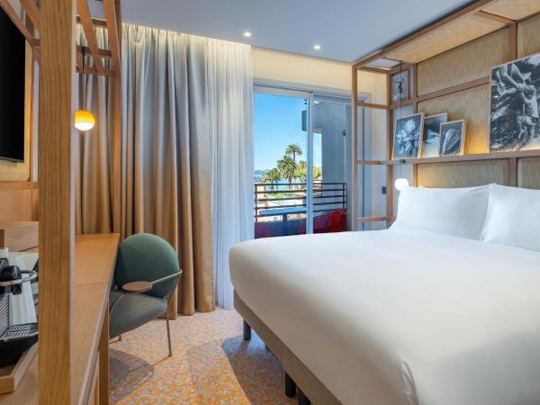 Canopy by Hilton Cannes : photo 6 de la chambre chambre lit king-size avec balcon