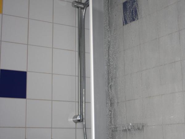 Jugendherberge Frankfurt - Haus der Jugend : photo 3 de la chambre lit dans dortoir pour femmes de 4/6 lits avec douche et toilettes