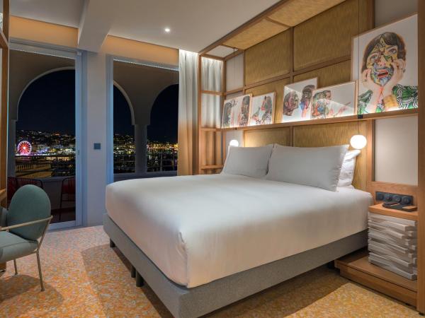 Canopy by Hilton Cannes : photo 9 de la chambre suite junior lit king-size - vue sur mer