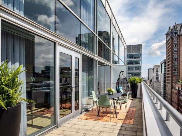 W Montreal : photo 1 de la chambre suite 1 chambre avec lit king-size et balcon - extrême wow