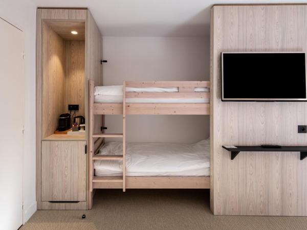Mercure Cannes Mandelieu : photo 7 de la chambre chambre deluxe avec lit double et lits superposés