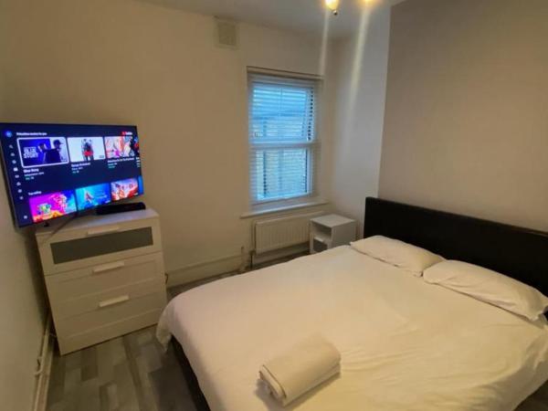 double and single bedrooms in London flat : photo 4 de la chambre chambre double avec salle de bains commune