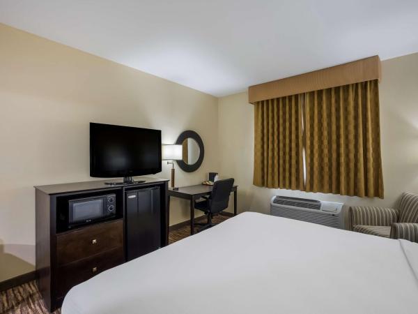 Best Western Gold Poppy Inn : photo 3 de la chambre chambre lit king-size avec douche accessible en fauteuil roulant - adaptée aux personnes à mobilité réduite