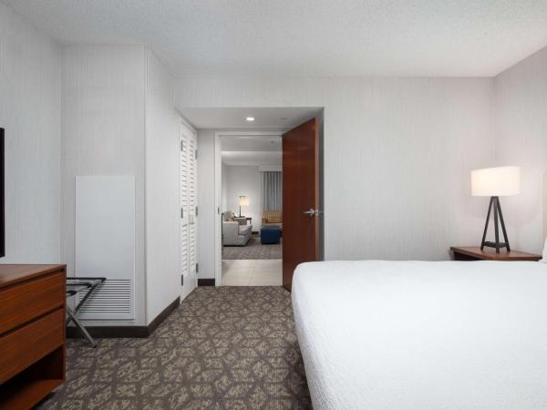 Embassy Suites by Hilton Portland Airport : photo 4 de la chambre suite 2 pièces avec lit king-size - non-fumeurs