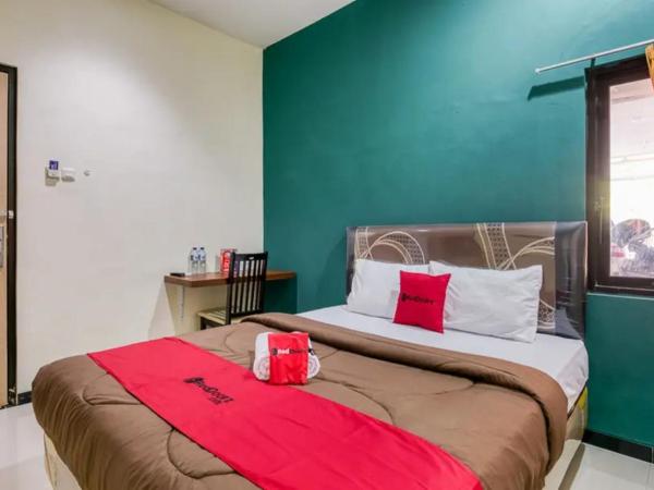 RedDoorz Syariah near Airlangga University Campus B : photo 1 de la chambre chambre double standard