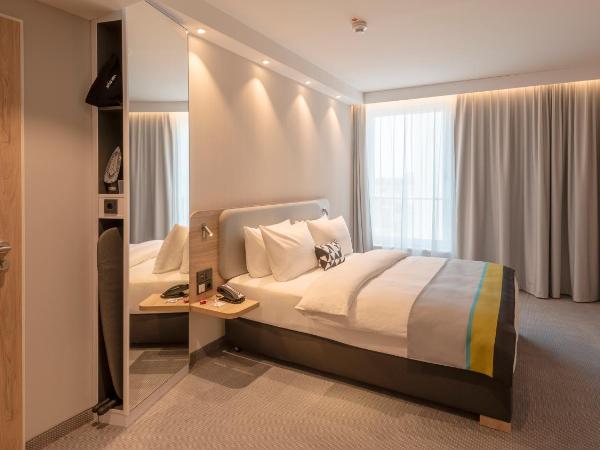 Holiday Inn Express Düsseldorf - Hauptbahnhof, an IHG Hotel : photo 1 de la chambre chambre double - accessible aux personnes à mobilité réduite - douche accessible en fauteuil roulant