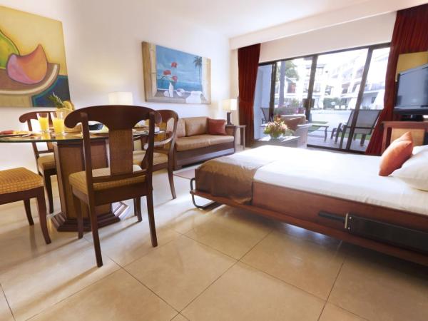 The Royal Cancun All Villas Resort : photo 5 de la chambre villa supérieure principale - vue sur complexe