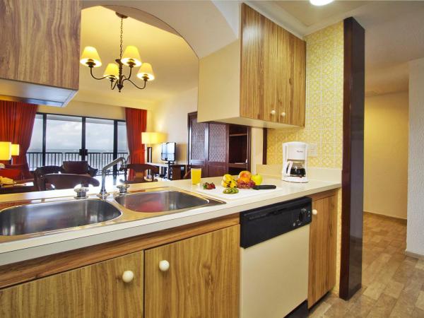 The Royal Cancun All Villas Resort : photo 6 de la chambre villa supérieure principale - vue sur complexe