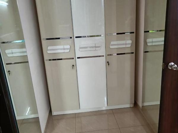Royal Nest 3BHK Suites : photo 8 de la chambre chambre triple avec balcon