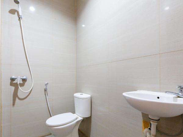 RedDoorz @ Raya Ngagel 2 : photo 6 de la chambre chambre double