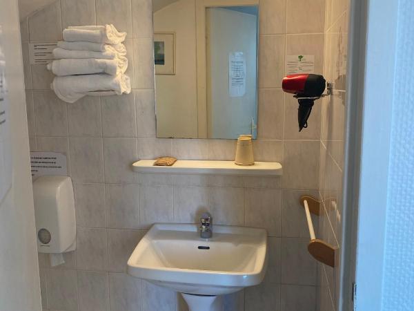 Outsite Coliving Biarritz : photo 6 de la chambre chambre double avec douche privée extérieure