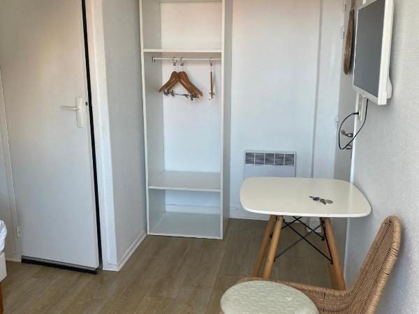 Outsite Coliving Biarritz : photo 3 de la chambre chambre double avec douche privée extérieure