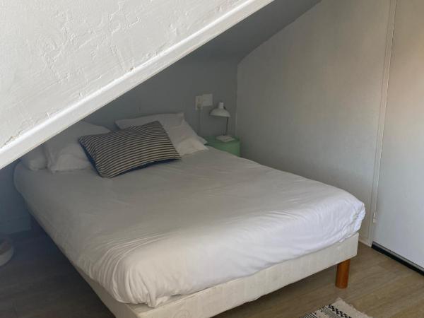Outsite Coliving Biarritz : photo 4 de la chambre chambre double avec douche privée extérieure