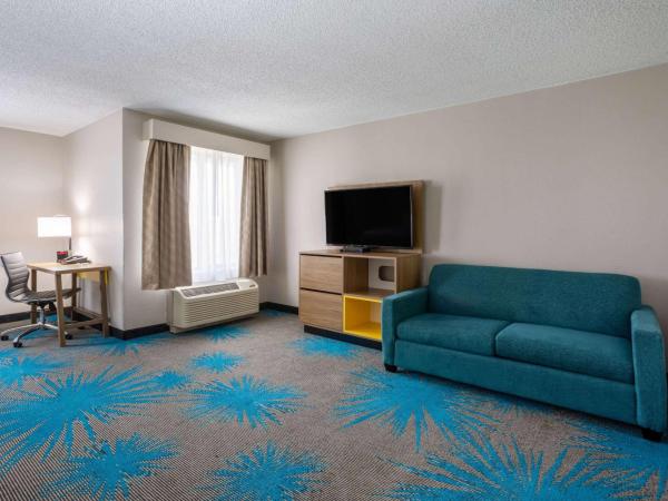 Days Inn & Suites by Wyndham Denver International Airport : photo 3 de la chambre suite studio avec 2 lits queen-size - non-fumeurs