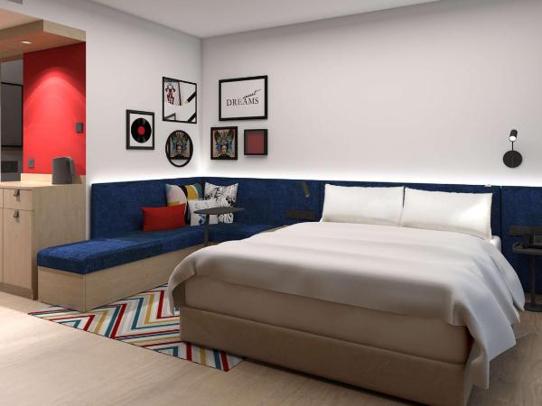 Hampton By Hilton Szczecin East : photo 1 de la chambre chambre lit king-size