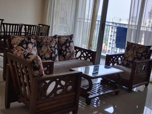 ROYAL NEST NEO : photo 2 de la chambre chambre lit king-size avec balcon