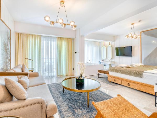 Numa Port Hotel : photo 7 de la chambre chambre de luxe avec bain à remous - vue sur mer