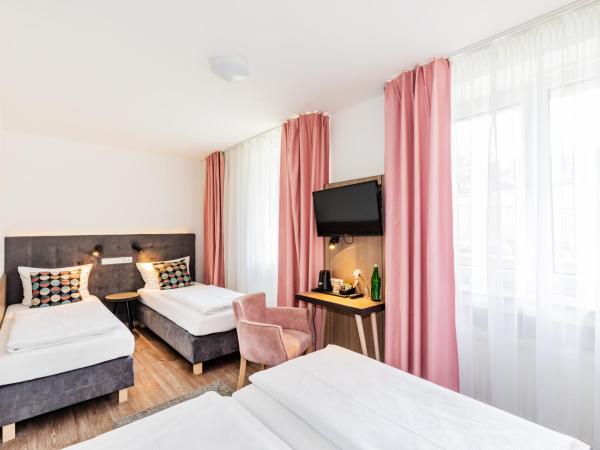 Home Hotel : photo 5 de la chambre chambre quadruple standard