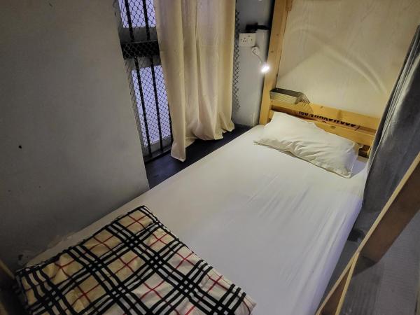 NAMASTEY MUMBAI BACKPACKERS : photo 9 de la chambre lit dans dortoir mixte de 10 lits