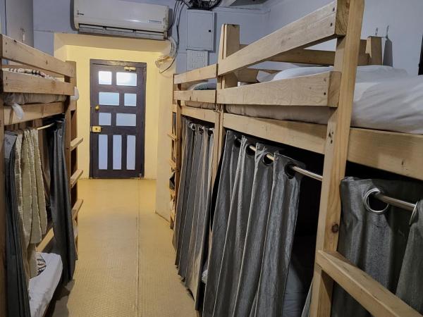 NAMASTEY MUMBAI BACKPACKERS : photo 3 de la chambre lit dans dortoir mixte de 10 lits