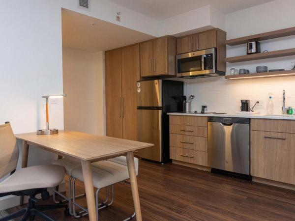 Element St. Louis Midtown : photo 4 de la chambre studio avec 2 lits queen-size et canapé-lit