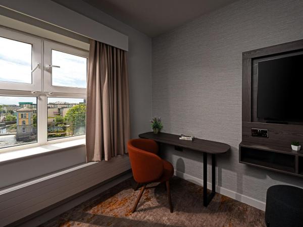 Leonardo Hotel Galway : photo 3 de la chambre chambre double – vue sur lac