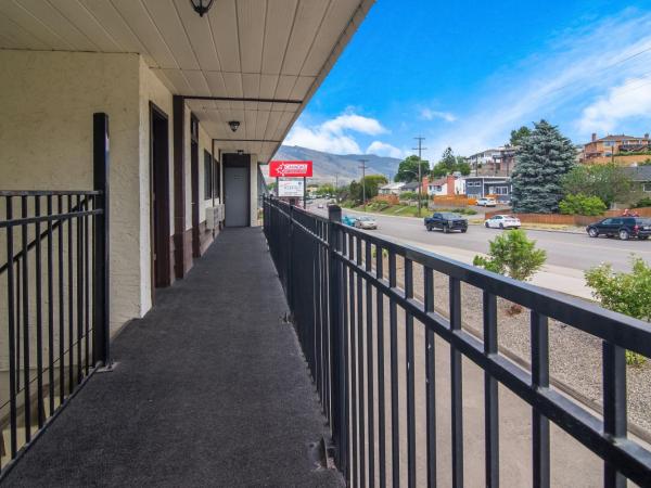 Canadas Best Value Inn & Suites Kamloops : photo 3 de la chambre chambre lit king-size