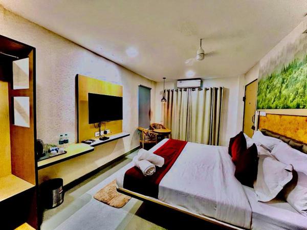 Hotel Lake View Airport zone : photo 1 de la chambre chambre familiale avec balcon