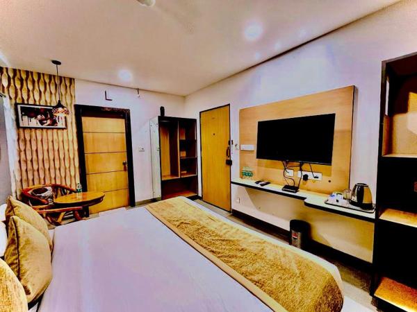 Hotel Lake View Airport zone : photo 4 de la chambre chambre familiale avec balcon