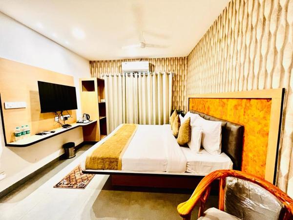 Hotel Lake View Airport zone : photo 6 de la chambre chambre familiale avec balcon