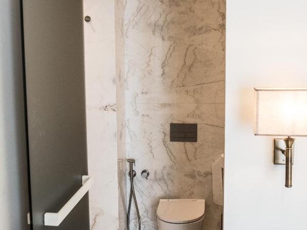 Νumi Boutique Hotel : photo 10 de la chambre suite junior avec bain à remous