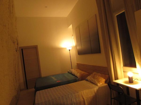 Enzo Home : photo 5 de la chambre chambre triple avec salle de bains privative