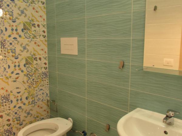 Enzo Home : photo 4 de la chambre chambre triple avec salle de bains privative