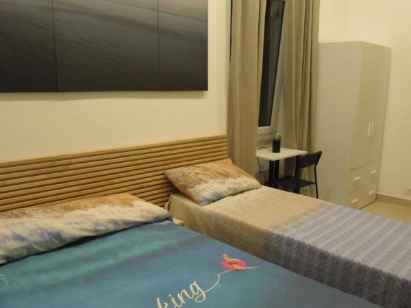 Enzo Home : photo 8 de la chambre chambre triple avec salle de bains privative