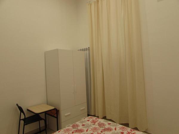 Enzo Home : photo 8 de la chambre chambre double avec salle de bains privative