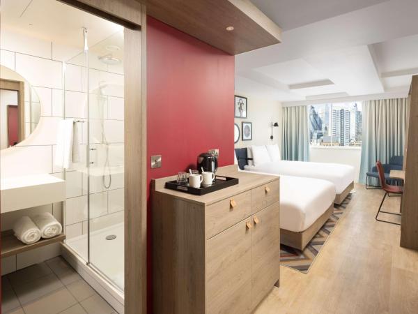 Hampton By Hilton London City : photo 7 de la chambre chambre avec 2 grands lits queen-size 