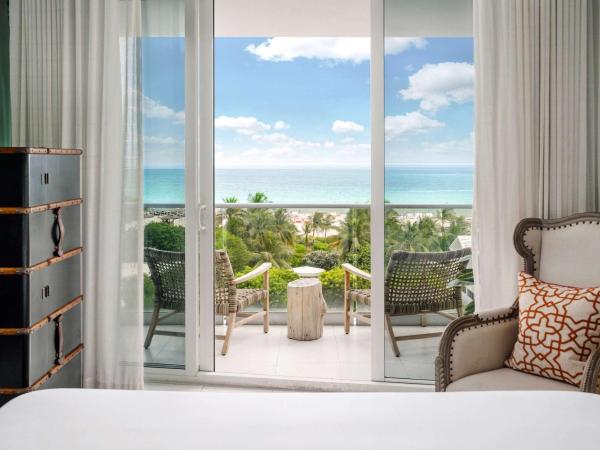 Nautilus Sonesta Miami Beach : photo 1 de la chambre hébergement lit king-size avec balcon - côté océan