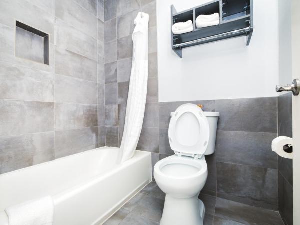 Palace Inn 290 - Fairbanks : photo 8 de la chambre chambre lit king-size - non-fumeurs