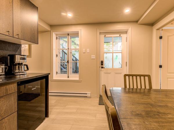 Quebec 2 Bedroom Apartment : photo 7 de la chambre appartement - rez-de-chaussée