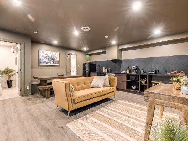 St. Ursule Two-Storey Oasis : photo 1 de la chambre appartement - rez-de-chaussée