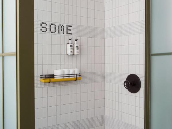 Moxy NYC Chelsea : photo 5 de la chambre chambre lit king-size